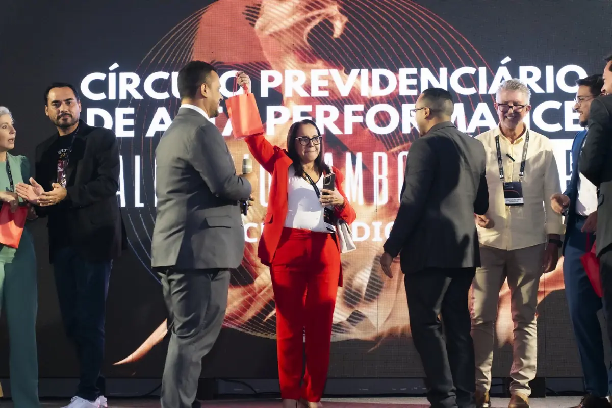 Palco do Círculo Previdenciário de Alta Performance 2025 em Balneário Camboriú